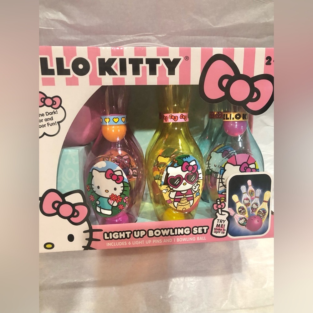 Hello Kitty 7 piece indoor outdoor light‎ up bowling set new